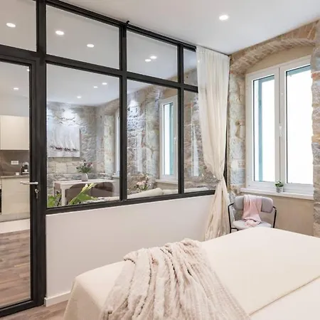 アパート Adriatik Lux Teatro 1 スプリト