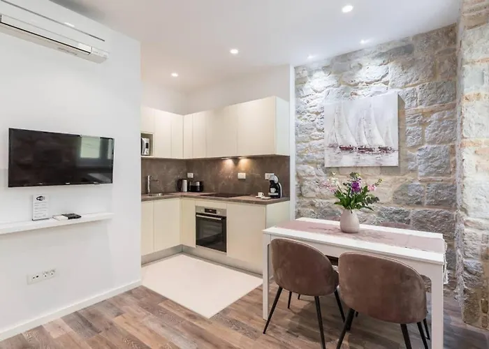 Adriatik Lux Teatro 1 아파트 *